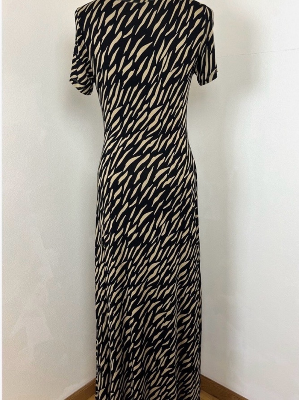 Soft Surroundings Black and Cream Abstract-Print Wrap Maxi Dress - Picture 4 of 10